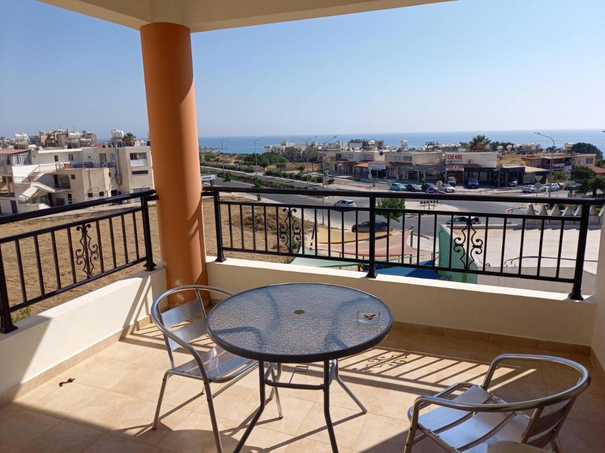 Kyriakos Court Hotell Paphos Exteriör bild