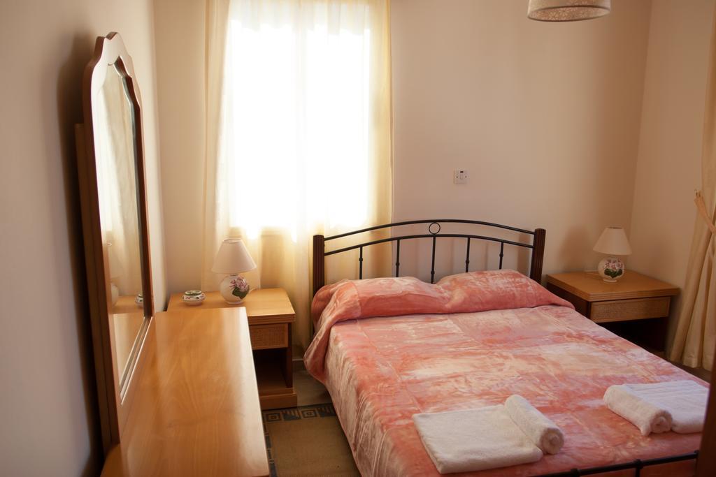 Kyriakos Court Hotell Paphos Rum bild