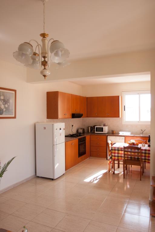 Kyriakos Court Hotell Paphos Rum bild